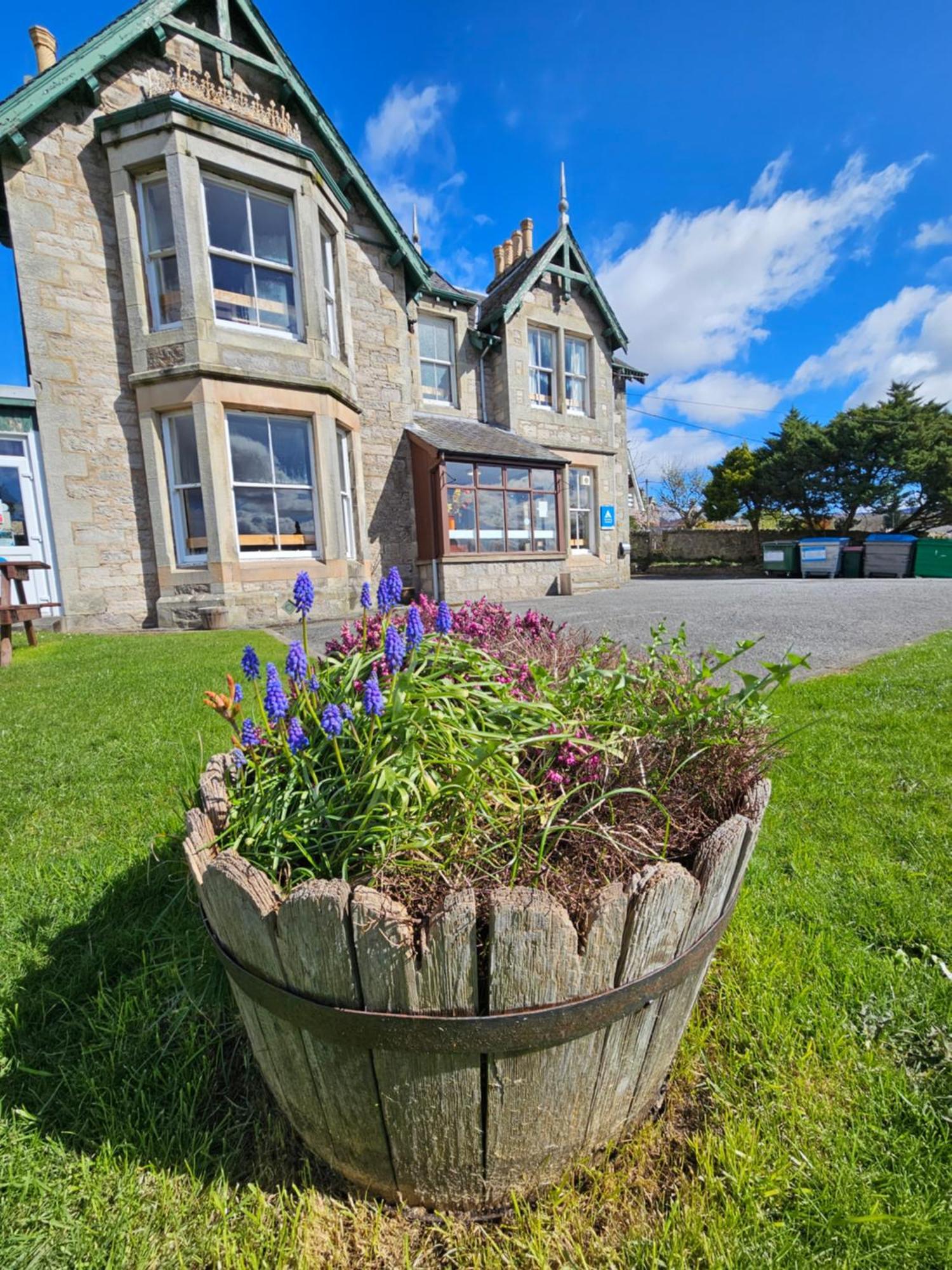 Youth Hostel *